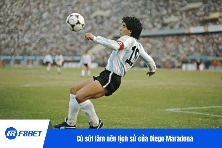 Cú sút làm nên lịch sử của Diego Maradona